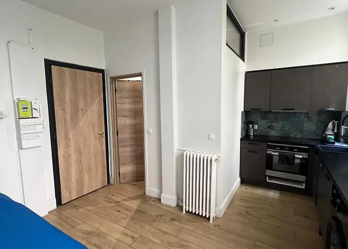 Stylish And Cozy In Apartment *